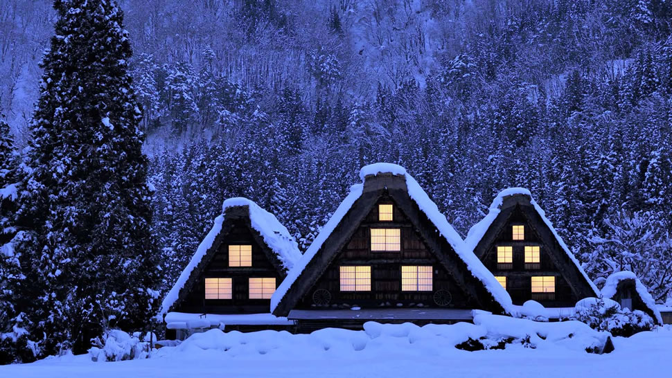 【今日大雪】被大雪覆盖的合掌屋，日本白川乡 (© Toyofumi Mori/Getty Images)