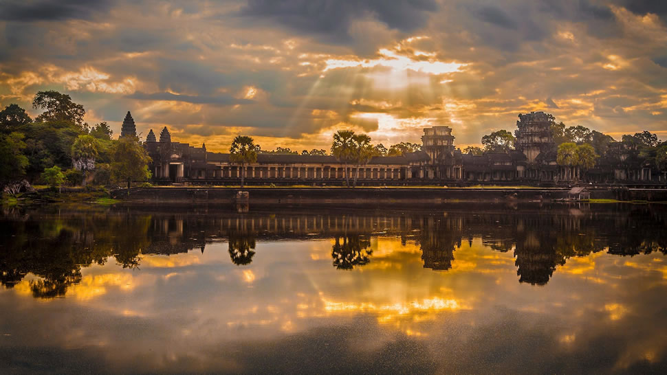柬埔寨吴哥窟的日出 (© Sergio Diaz/Getty Images)
