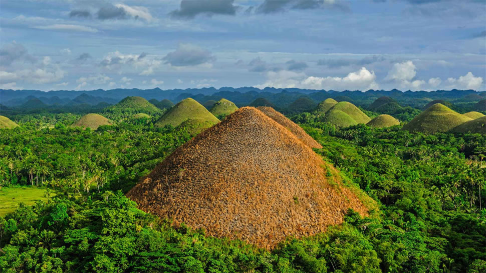 独特的巧克力山，菲律宾薄荷岛 (© Danita Delimont/Offset by Shutterstock)