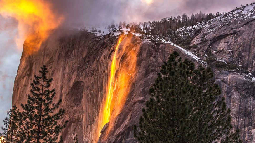 火瀑布，优胜美地国家公园，加利福尼亚州，美国 (© Gregory B Cuvelier/Shutterstock)