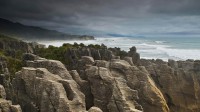 新西兰南岛上的煎饼岩 (© Michael Reusse/Westend61/Offset)