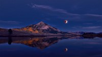 克雷斯特德比特山上方的月食，科罗拉多州，美国 (© Mengzhonghua Photography/Getty Images)