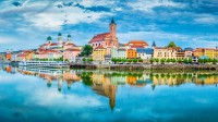 多瑙河畔的帕绍市，巴伐利亚，德国 (© Scott Wilson/Alamy)