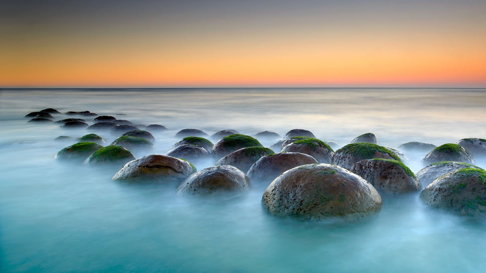 美国加州波因特阿里纳市的保龄球海滩 (© Patrick Smith/Getty Images)