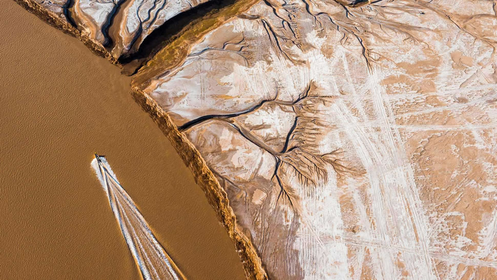 科罗拉多河三角洲鸟瞰图，墨西哥 (© Peter McBride/Aurora Photos)