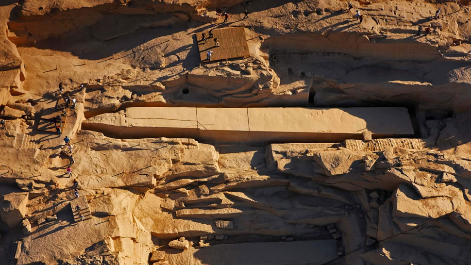 埃及阿斯旺附近未完工的方尖碑 (© George Steinmetz/Getty Images)