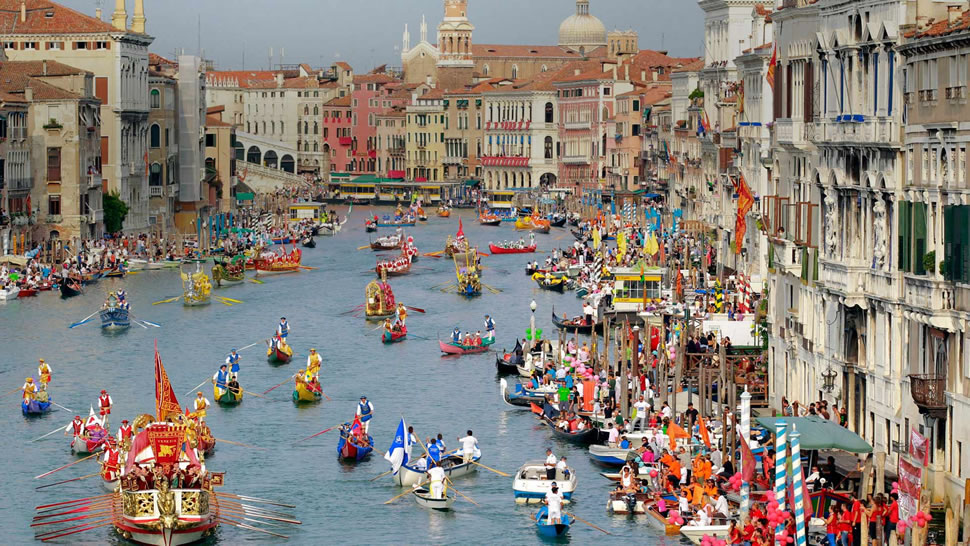 威尼斯赛船节 (© Alessandro Bianchi/Reuters)