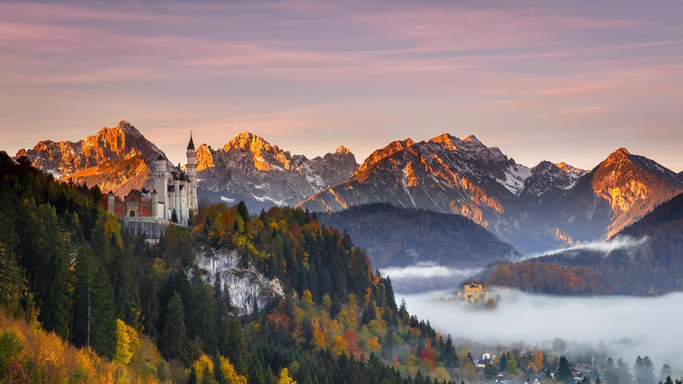 新天鹅堡，德国巴伐利亚 (© Boris Jordan Photography/Getty Images)