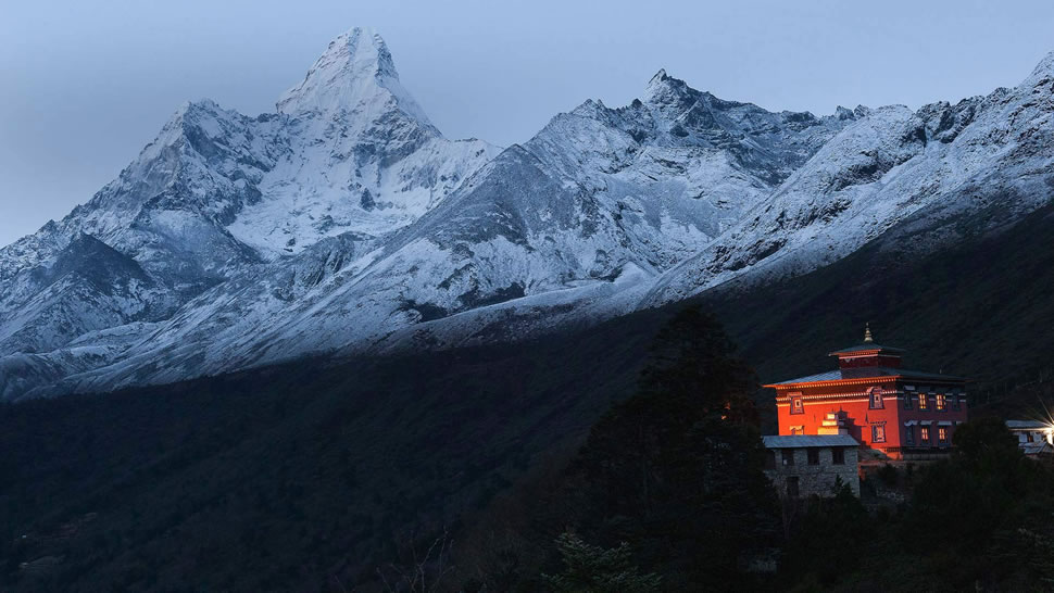 喜马拉雅山脉中的Tengboche修道院，尼泊尔 (© Kyle Hammons/Tandem Stills + Motion)