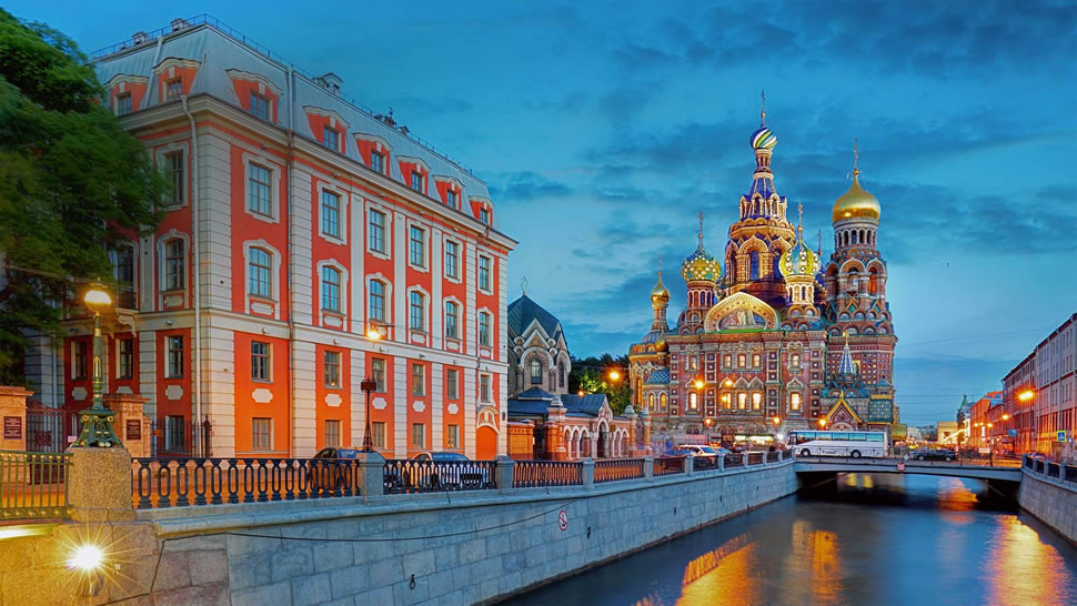 格里博耶多夫运河和滴血救世主教堂，俄罗斯圣彼得堡 (© Tomas Sereda/Getty Images)