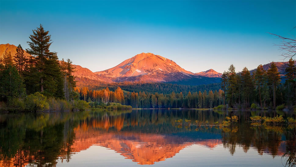 森火山国家公园中的拉森峰，加利福尼亚 (© Engel Ching/Shutterstock)