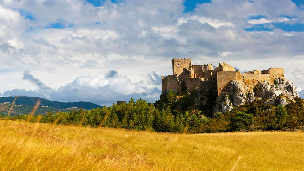 洛阿雷城堡，西班牙韦斯卡 (© Sebastian Wasek/Alamy)