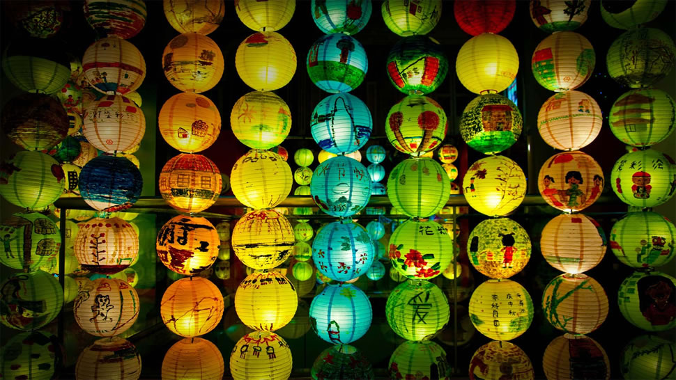 为庆祝中秋而摆放的灯笼，新加坡 (© Khin/Getty Images)