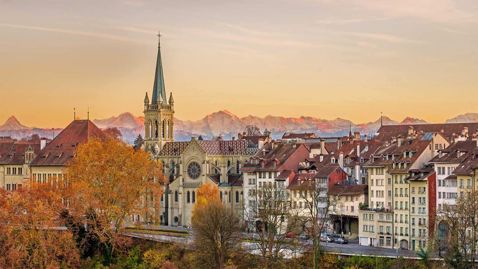 伯尔尼老城，瑞士 (© Simon Zenger/Alamy)