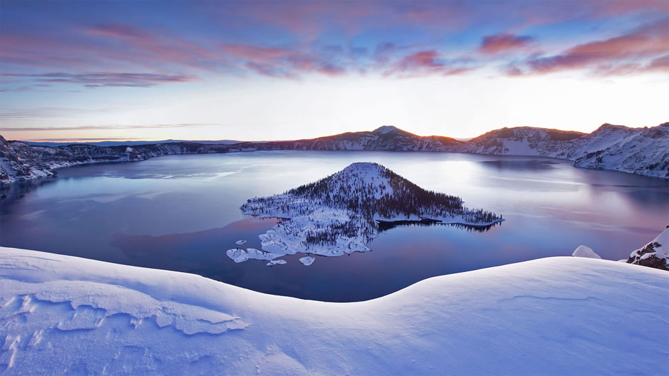 火山口湖，俄勒冈州 (© Steve Bloom Images/Alamy)