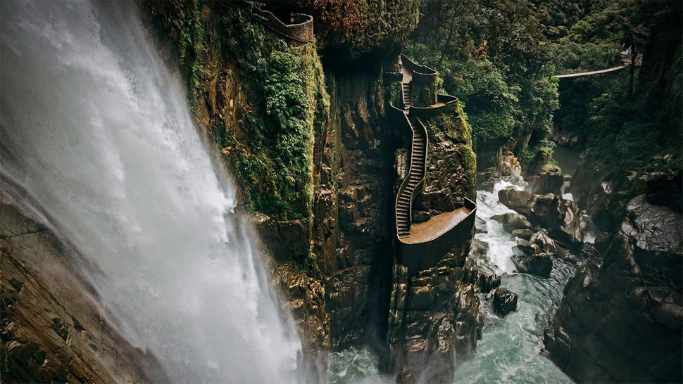 巴尼奥斯附近的阿格杨瀑布，厄瓜多尔 (© Laura BC/Getty Images)