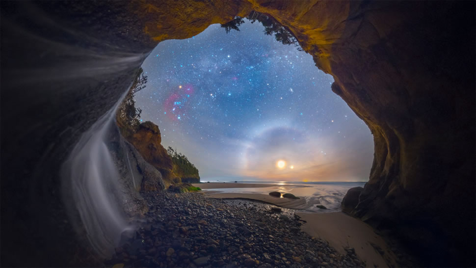 拍摄于俄勒冈州海岸拥抱点瀑布的幻月 (© Ben Coffman/Tandem Stills + Motion)