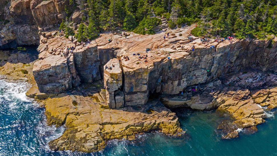 Otter Cliffs, Acadia National Park, Maine (© dbimages/Alamy)