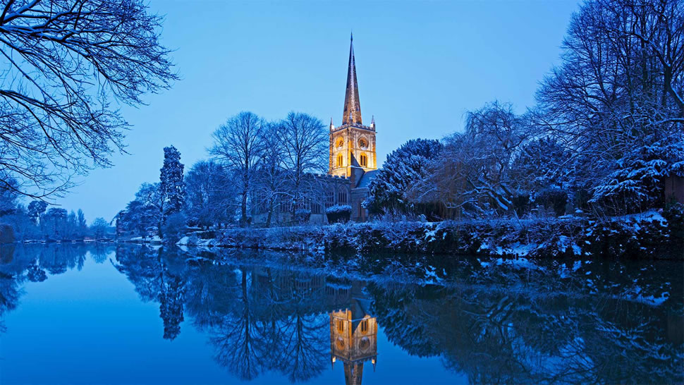 圣三一教堂，英国埃文河畔斯特拉特福 (© James Osmond/Getty Images)