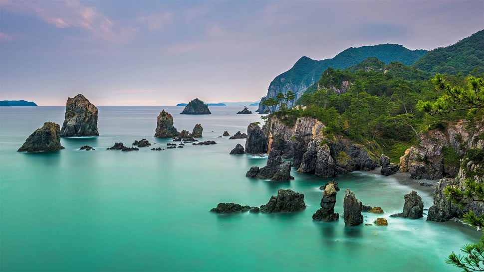 布满奇石的青海岛，日本北长门海岸国定公园 (© Sean Pavone Photo/Adobe Stock)