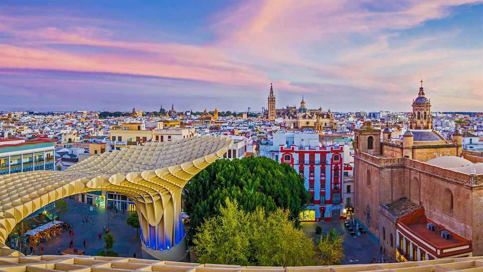 从塞维利亚的都市阳伞俯瞰城市，西班牙 (© LucVi/Shutterstock)