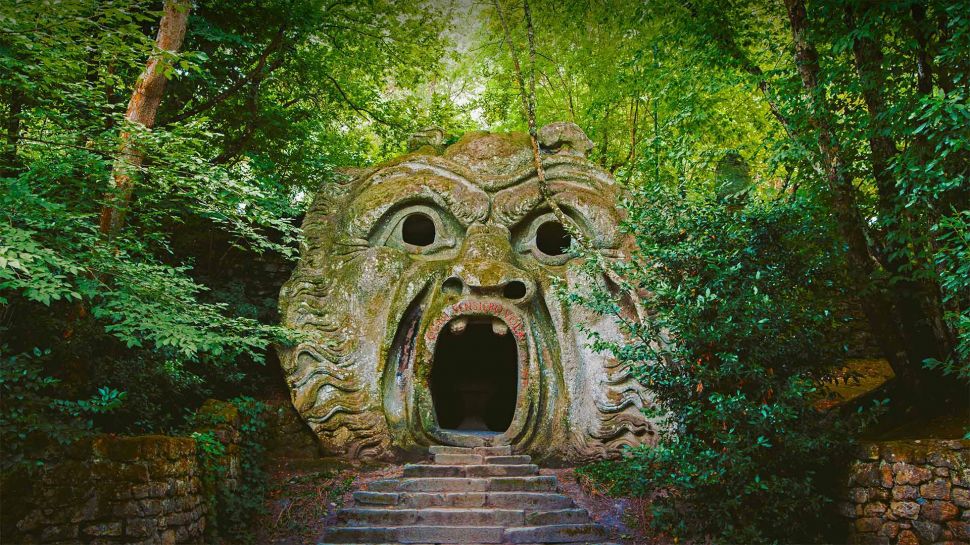 怪物公园里的奥库斯雕像, 意大利博马尔佐花园 (© Scott Wilson/Alamy)
