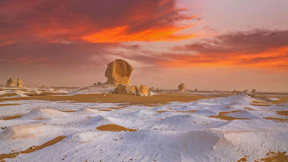 白沙漠中的岩石，埃及 (© Anton Petrus/Getty Images)