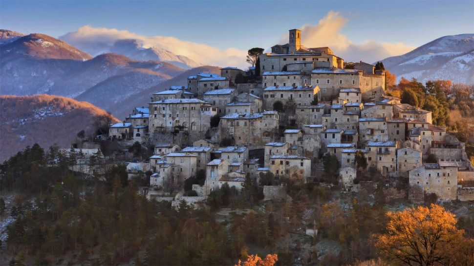 拉布罗小镇，列蒂省，意大利 (© Marco Ilari/Shutterstock)