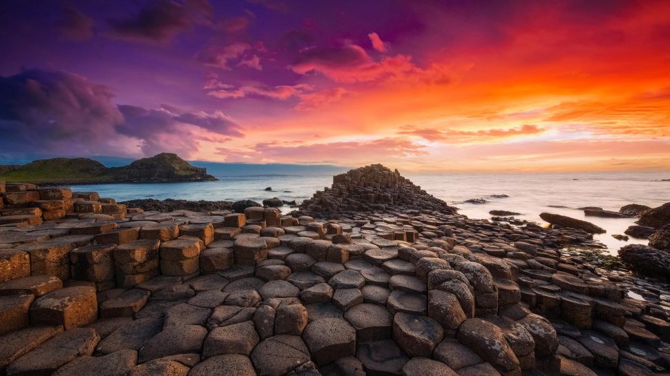 巨人之路，北爱尔兰，英国 (© DieterMeyrl/Getty Images)