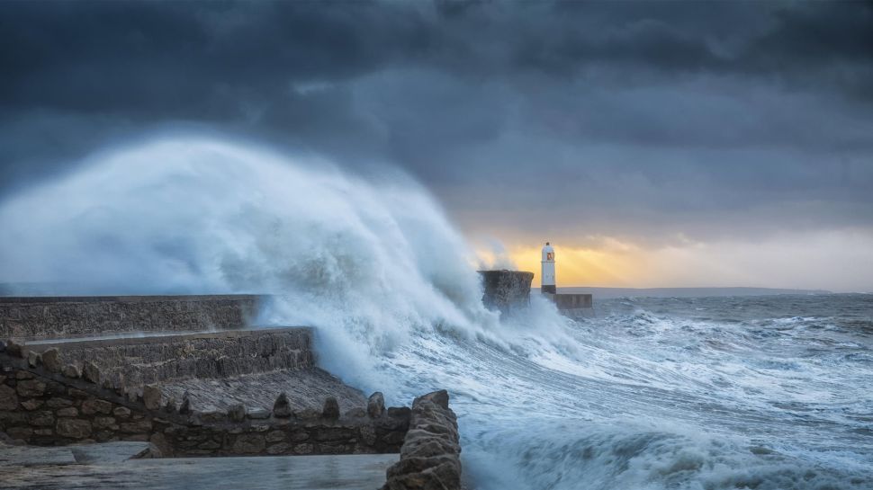 波斯考尔灯塔，南威尔士，英国 (© Leighton Collins/Alamy)