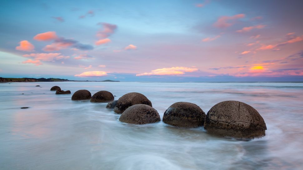 日落时的摩拉基大圆石，南岛，新西兰 (© Douglas Pearson/eStock Photo)