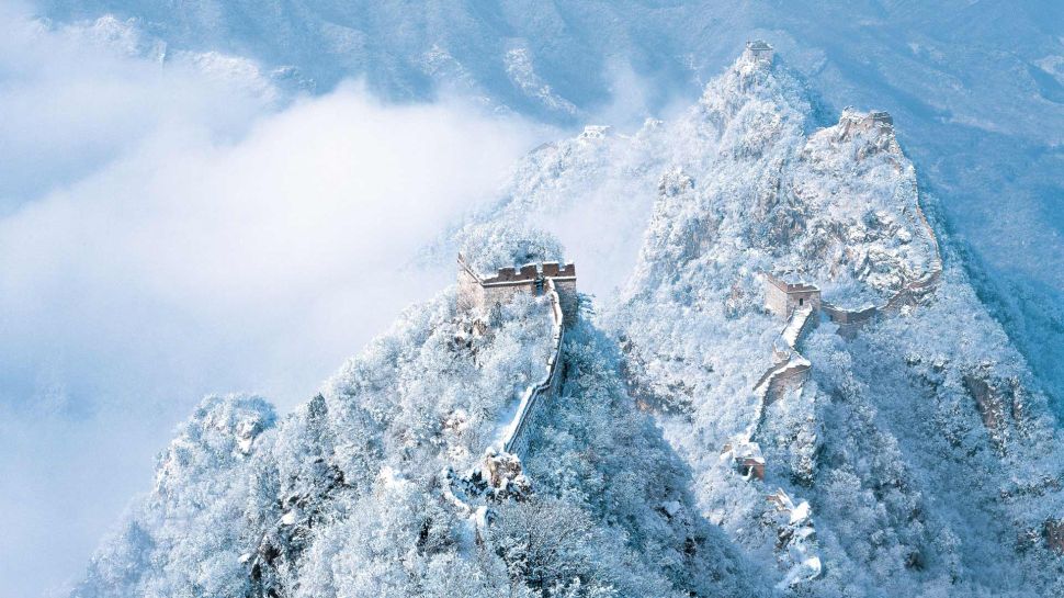 被雪覆盖的长城，中国 (© View Stock/Alamy Stock Photo)