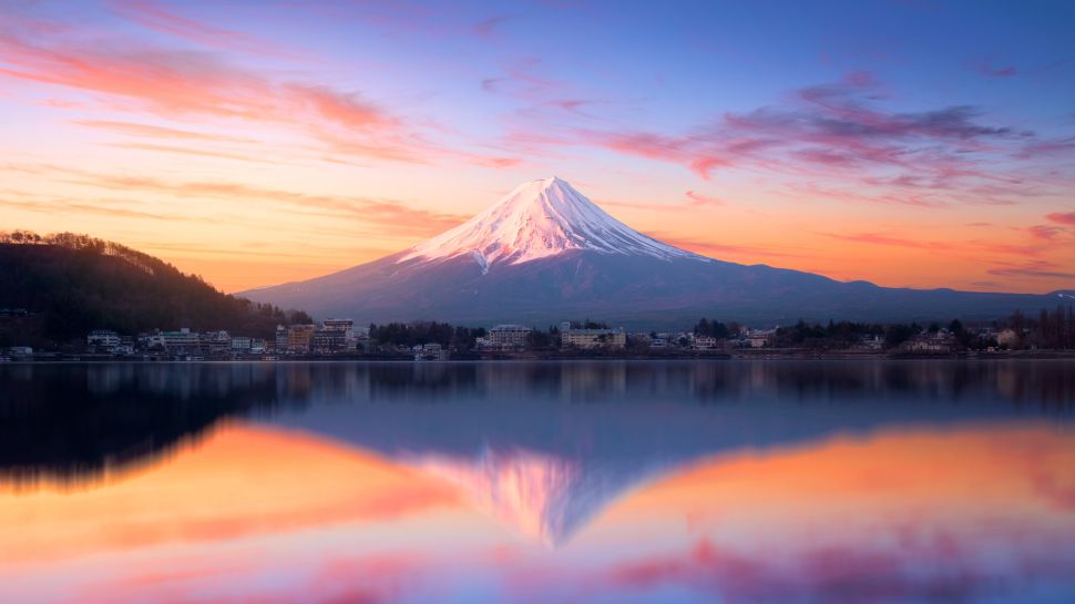 日出时分的富士山, 河口湖, 日本 (© Twenty47studio/Getty Images)