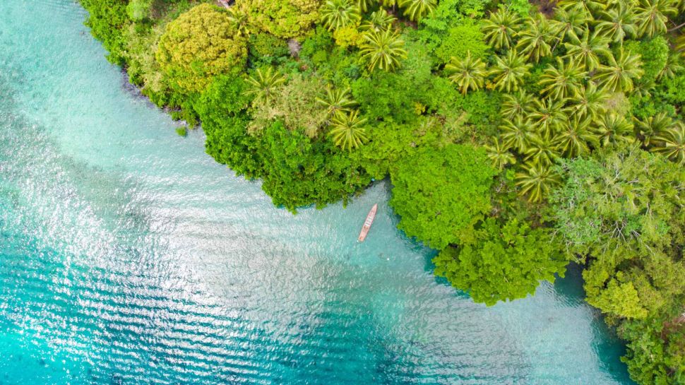 Pulau Ay蓝色泻湖, 班达群岛, 印度尼西亚 (© fabio lamanna/Alamy Stock Photo)