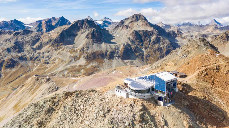 皮兹奈尔山缆车站, 格劳宾登州, 瑞士 (© Roberto Moiola/Alamy)