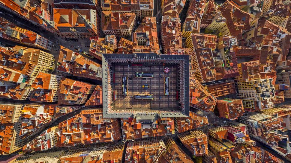 马约尔广场鸟瞰图, 马德里, 西班牙 (© AirPano LLC/Amazing Aerial Agency)