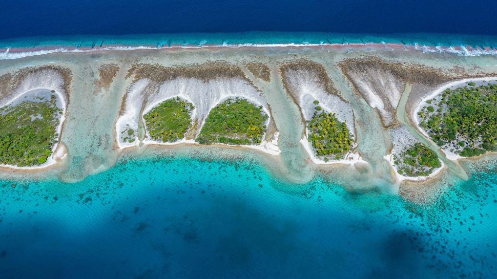 埃希环礁，土阿莫土群岛，法属波利尼西亚 (© WaterFrame_dpr/Alamy)