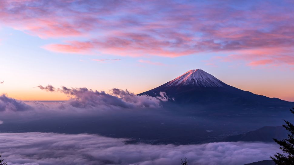 本州岛上的富士山, 日本 (© phutthiseth thongtae/Getty Images)