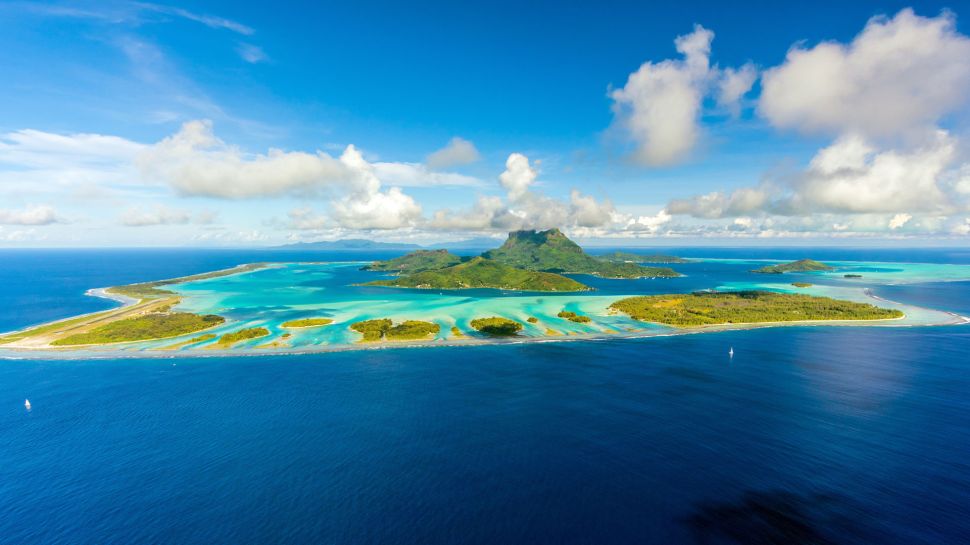 波拉波拉岛及其泻湖, 南太平洋, 法属波利尼西亚 (© Frederick Millett/Shutterstock)