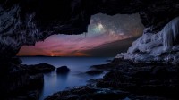 从缅因州巴港附近的海岸看到的银河 (© Adam Woodworth/Aurora Photos)