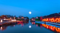 【今日中秋节】桨声灯影里的秦淮河，中国南京 (© zyxeos30/Getty Images)