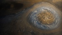 从朱诺号上观察到的木星风暴 (© NASA/JPL-Caltech/SwRI/MSSS/Gerald Eichstadt/Sean Doran)