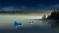 门登霍尔湖上的冰山，美国阿拉斯加州 (© John Hyde/age fotostock)