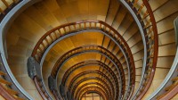 智利屋中的旋转楼梯，德国汉堡 (© Rüdiger Hess/geo-select FotoArt)