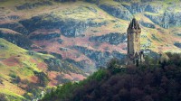 俯瞰苏格兰斯特灵的华莱士国家纪念碑 (© Elena Korchenko/age fotostock)