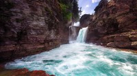 冰川国家公园里的圣玛丽瀑布，蒙大拿 (© Pung/Shutterstock)