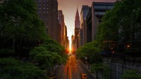 2018年曼哈顿悬日期间的克莱斯勒大厦与42号街，纽约市 (© Dennis Fischer Photography/Getty Images)