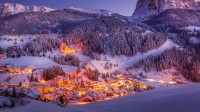 瓦尔加迪纳的日落，意大利南蒂罗尔多洛米蒂山脉 (© Marco Capellari/Getty Images)