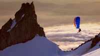 野外探险家亚历克斯·彼得森在胡德山南侧快速滑翔，俄勒冈 (© Richard Hallman/DEEPOL by plainpicture)