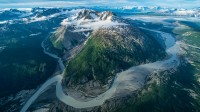 海恩斯章克申附近克鲁瓦尼国家公园中冰川和山脉的鸟瞰图，加拿大育空 (© Robert Postma/plainpicture)
